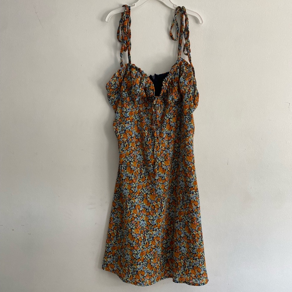 Forever 21 floral dress, size small, no tags but I’ve never worn it